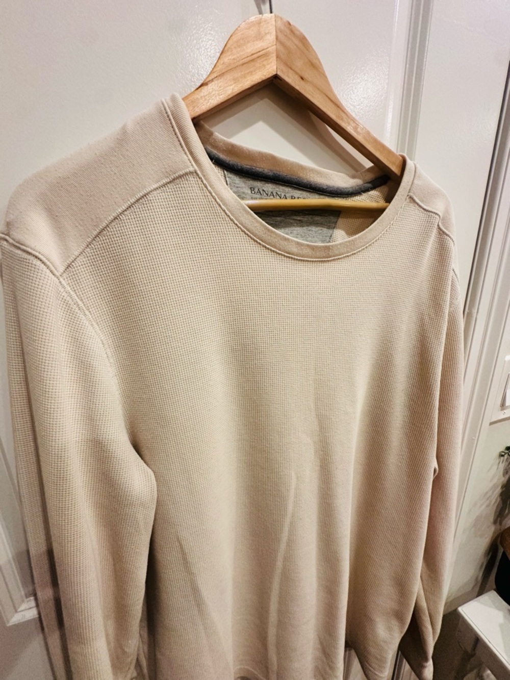 Banana Republic Men's Beige Crewneck Waffle Knit Thermal Long Sleeve